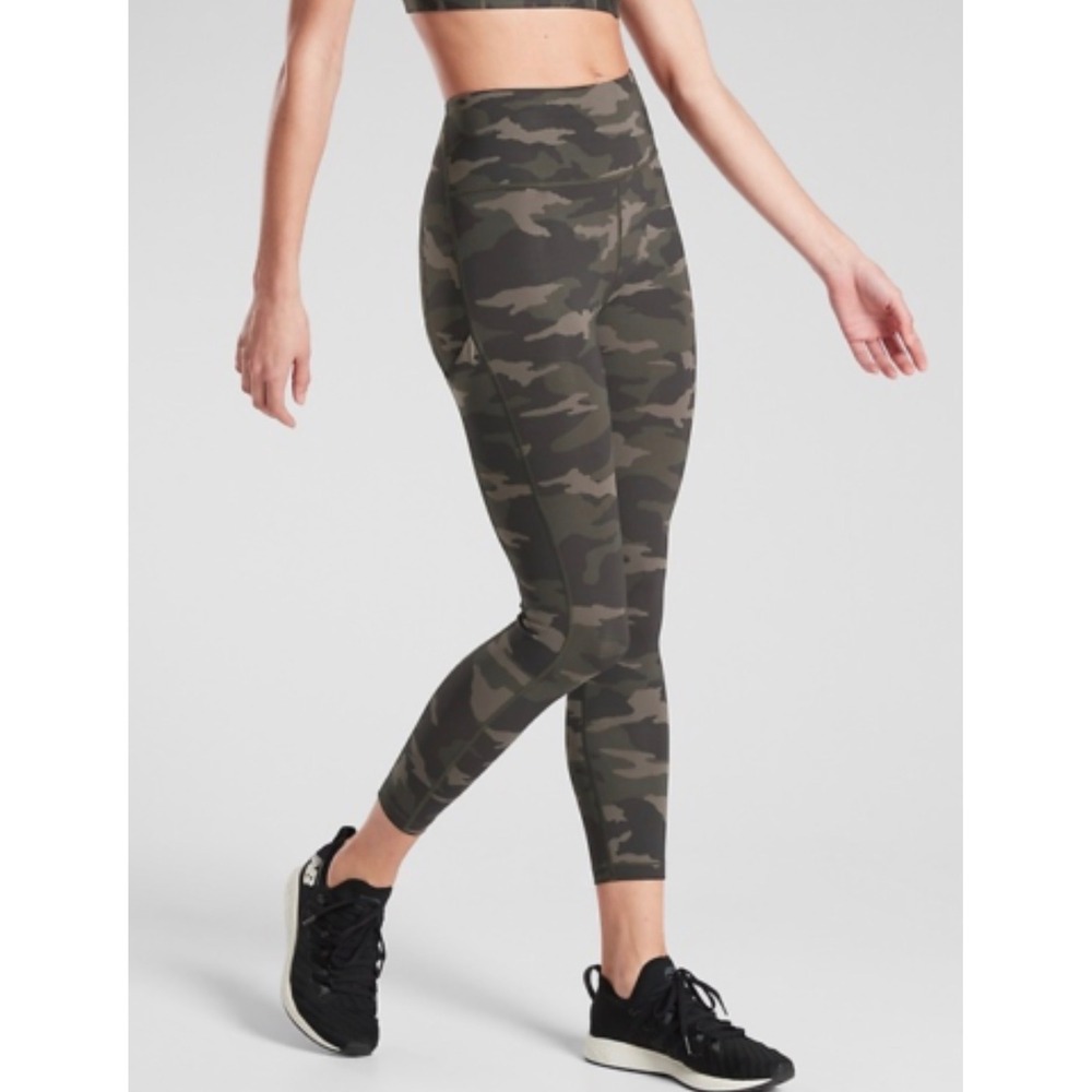 Athleta Ultimate Camo 7/8 Tight Womens Size 1X Green Black Camo Leggings Pockets